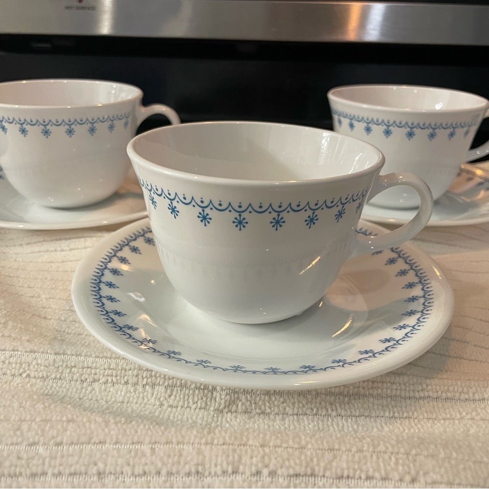 Vintage Corelle Cups and Saucers by Corningware